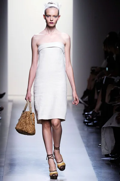 Look 13